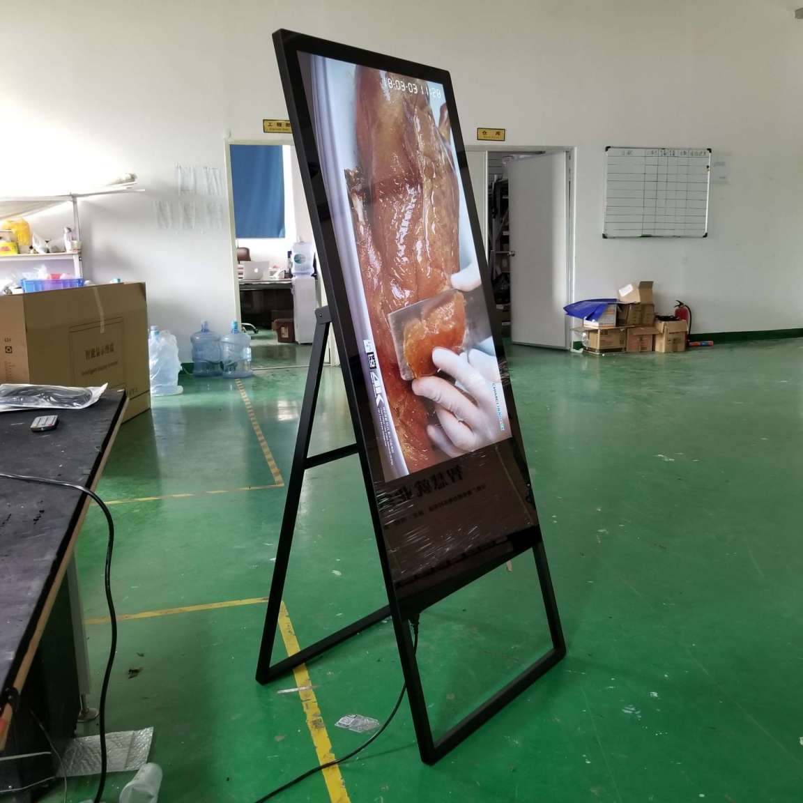 43 Inch  LCD Screen Portable Digital Signage For Restaurant Advertising